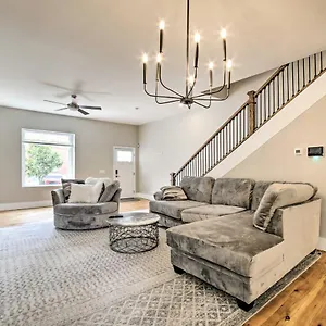 Holiday home Well-appointed 1 Mi To Dtwn!