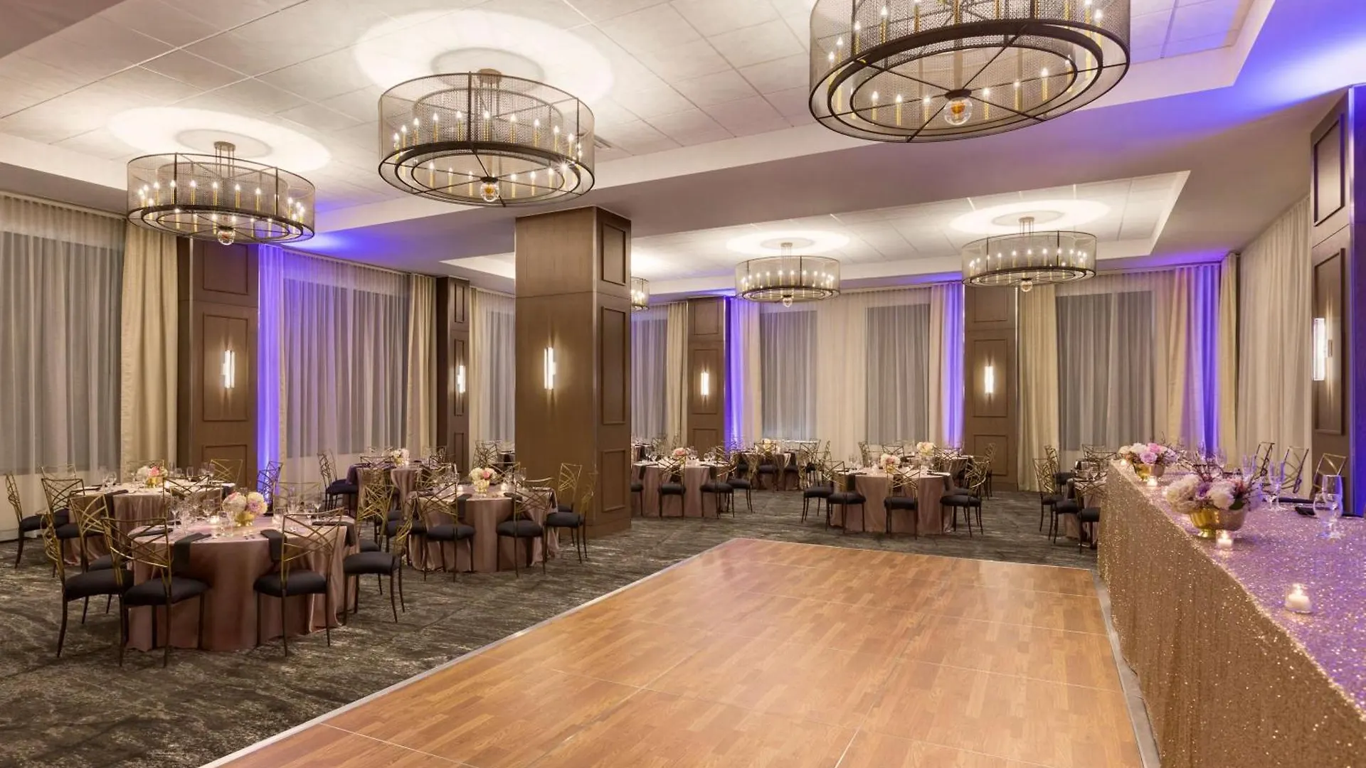 Embassy Suites Pittsburgh-Downtown ABD